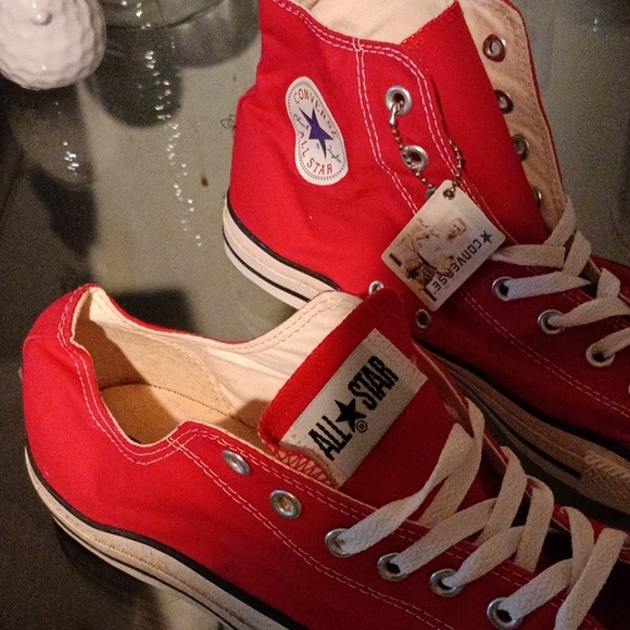 Converse - Picture 2 of 4